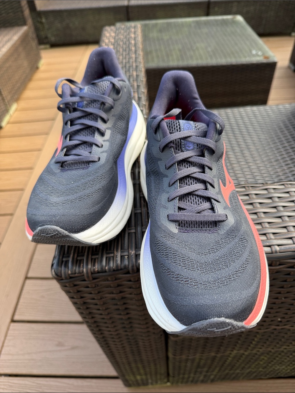 Mizuno Wave Sky 9 Women's Size 10 Running Shoes Sneakers